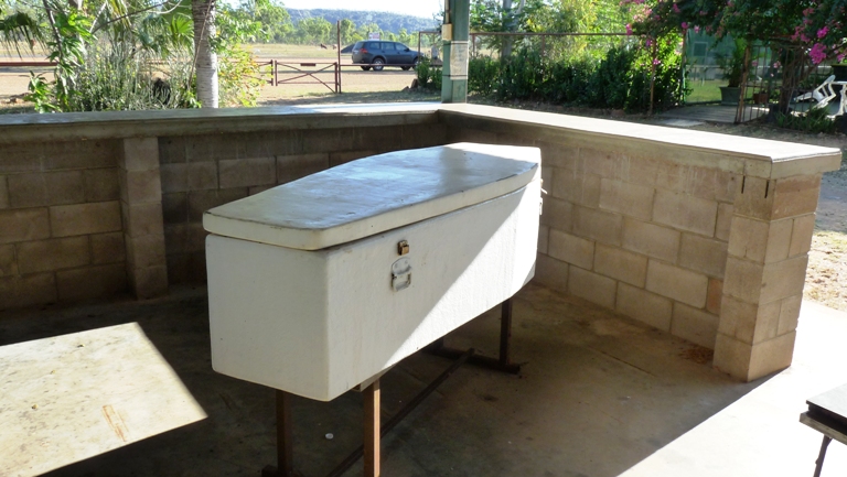 "Tisch" im Barbecue Bereich